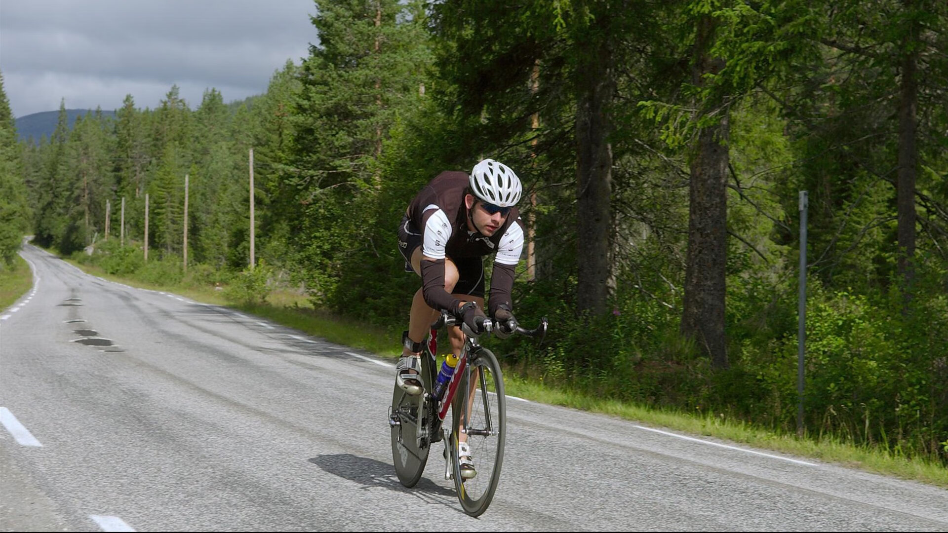 冰岛一波带走中国，奥斯梅恩完成里程碑，当足球成为世界语