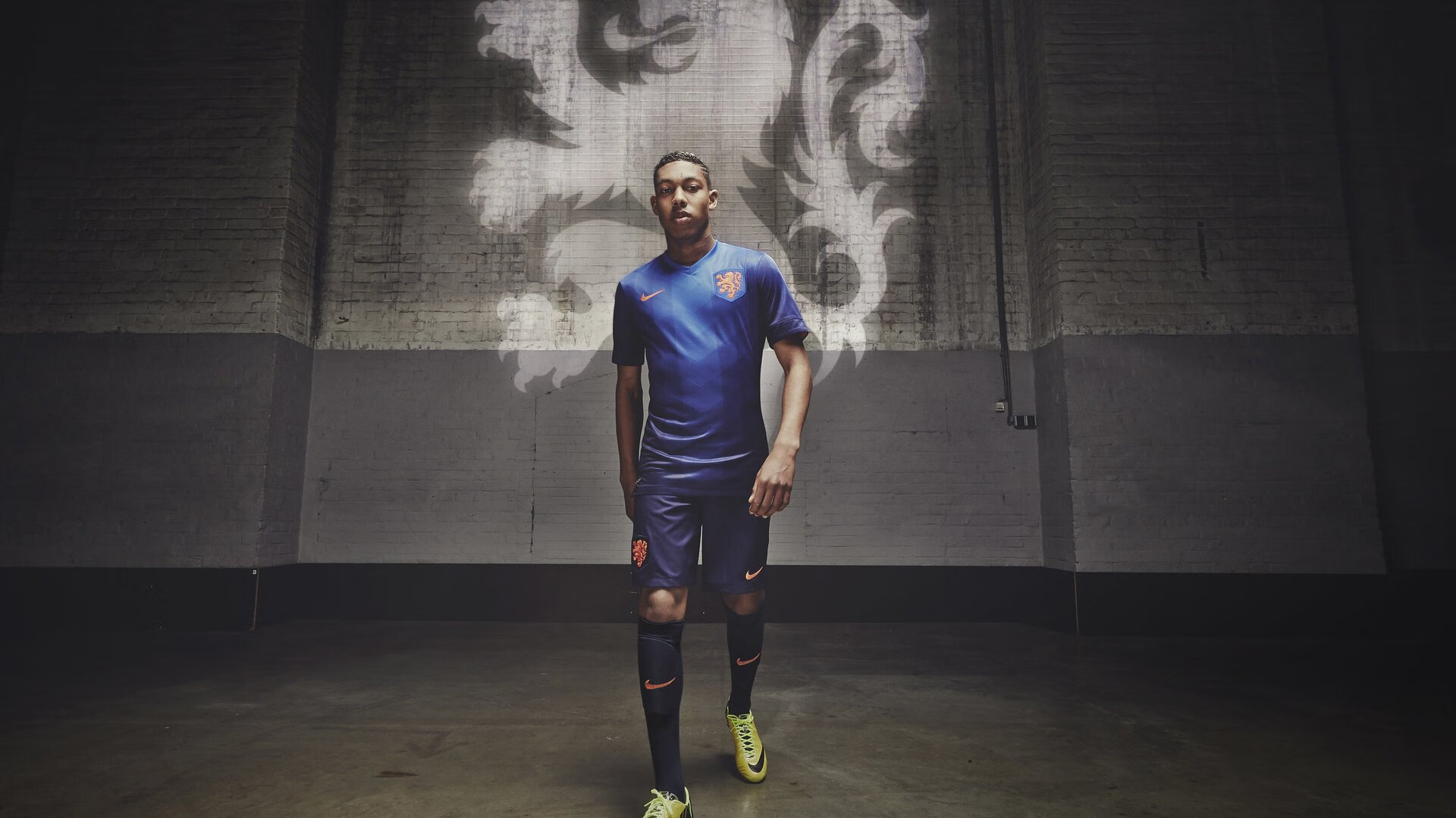 佛罗伦萨血拼西班牙，楚阿梅尼的舞台与足球的永恒战争